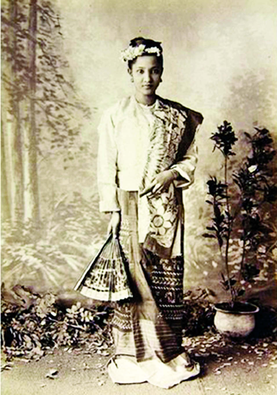 ရှေးခေတ်မြန်မာအမျိုးသမီးများ၏ စံနမူနာယူဖွယ် ဝတ်စားဆင်ယင်မှုများကို တွေ့ရစဉ်