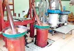 ဆီနှင့်ငွေ အတူမနေ