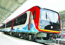 DEMU စီး၍ ခရီးသွားခဲ့သည် …