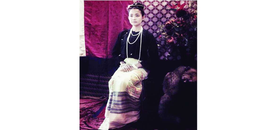 ရှေးခေတ်မြန်မာအမျိုးသမီးများ၏ စံနမူနာယူဖွယ် ဝတ်စားဆင်ယင်မှုများကို တွေ့ရစဉ်