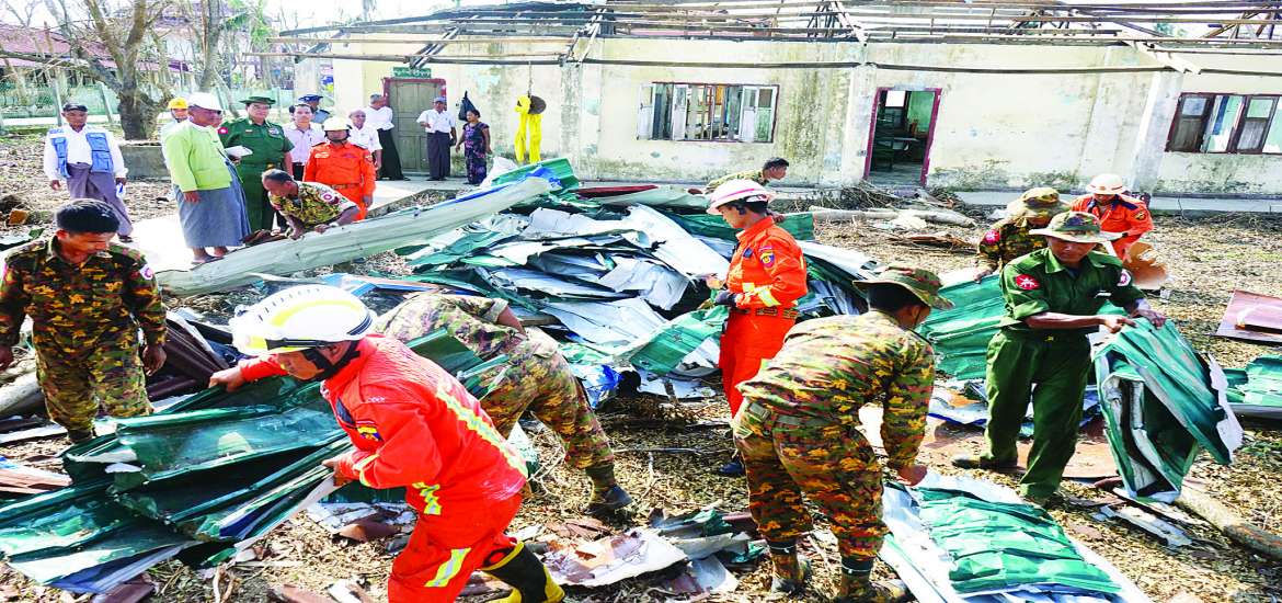 မုန်တိုင်းသင့်ဒေသတွင် ကူညီကယ်ဆယ်ရေးလုပ်ငန်းများ အားသွန်ခွန်စိုက် ကြိုးပမ်းဆောင်ရွက်နေကြသည့်တပ်ဖွဲ့ဝင်များအား လေးစားဂုဏ်ယူ