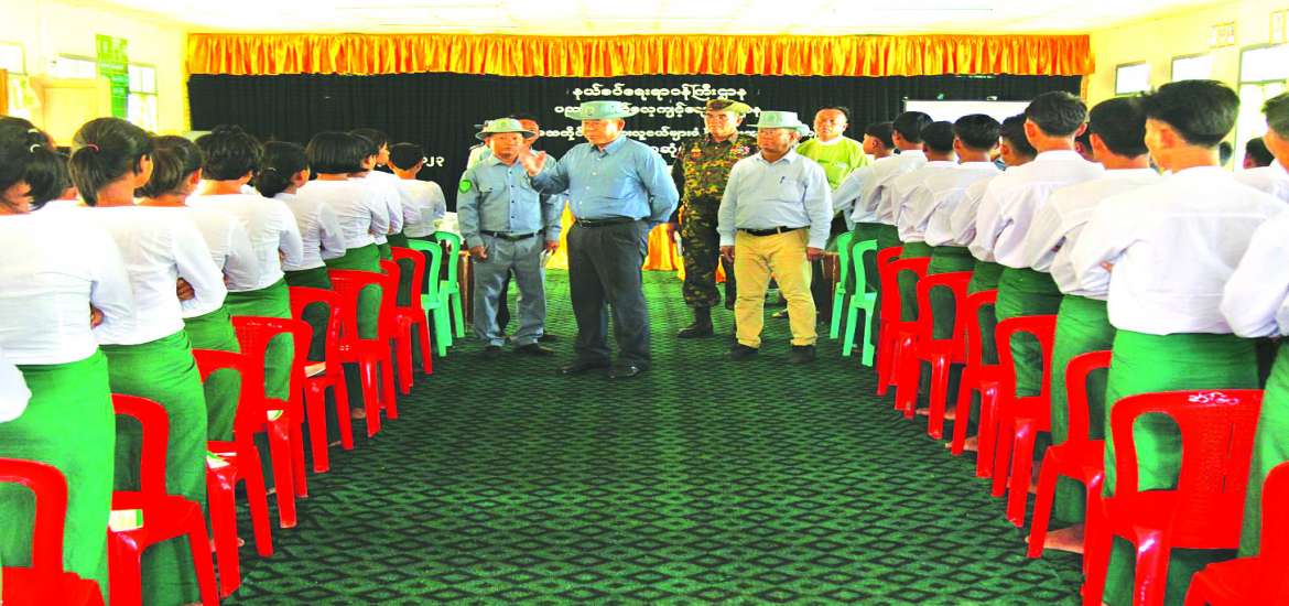 “မိုခါ” မုန်တိုင်းဒဏ်သင့်ရခိုင်ဒေသ ပြန်လည်ထူထောင်ရေးအတွက် ကြိုးပမ်းဆောင်ရွက်ချက်များ (၁၂) (နယ်စပ်ရေးရာဝန်ကြီးဌာန)